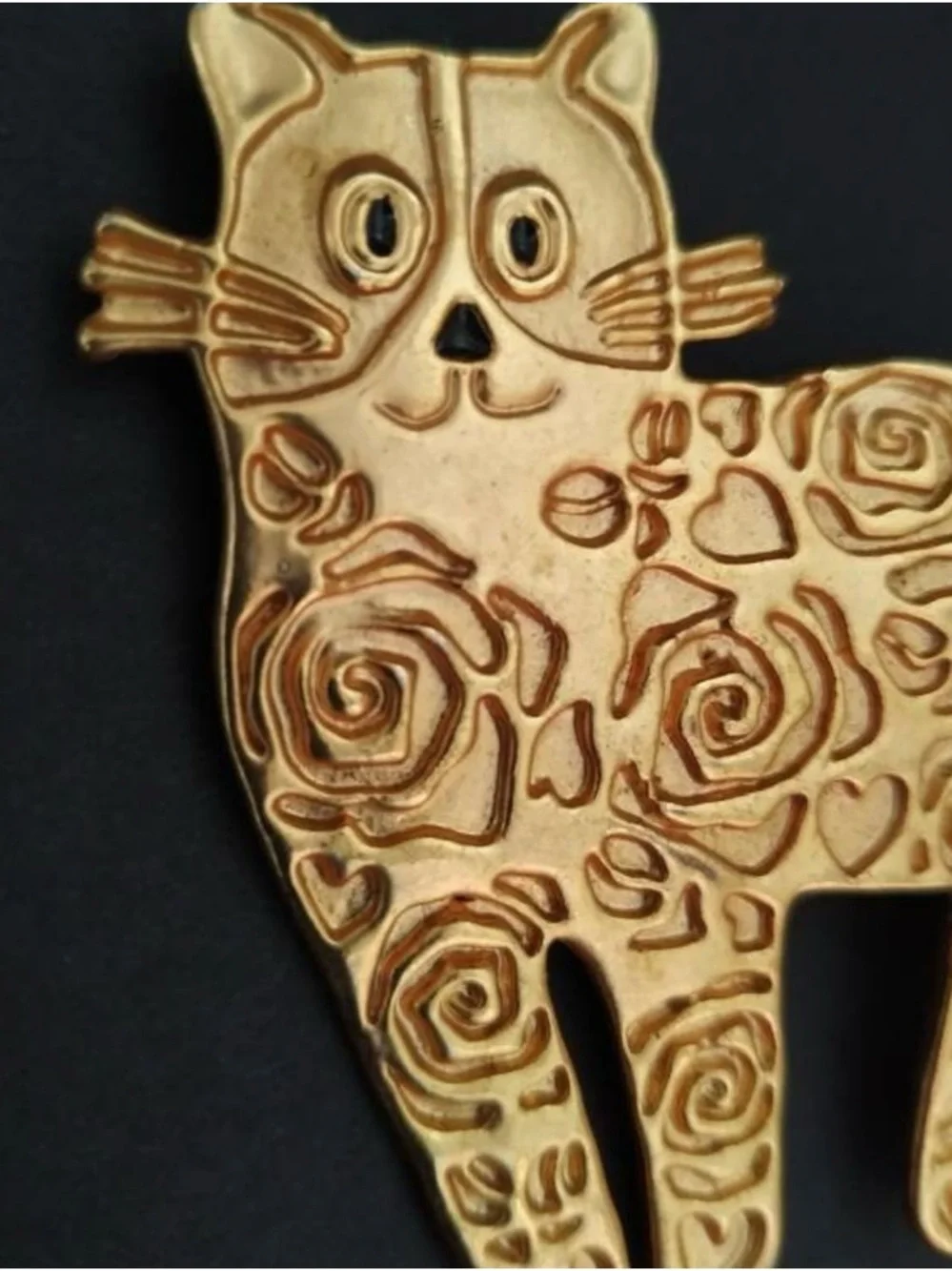 Vintage Unsigned Lancôme Paris Gold-tone Cut Out Rose Pattern Cat Brooch
Rare - Picture 2 of 10